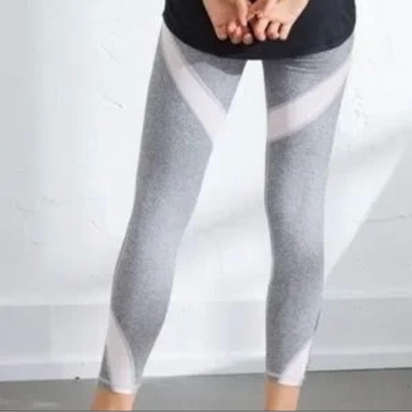 💫HP‼️💫 NWOT AERIE Chill Play Move Leggings w/Mesh Detail in Gray/White, Size XS - Picture 2 of 6